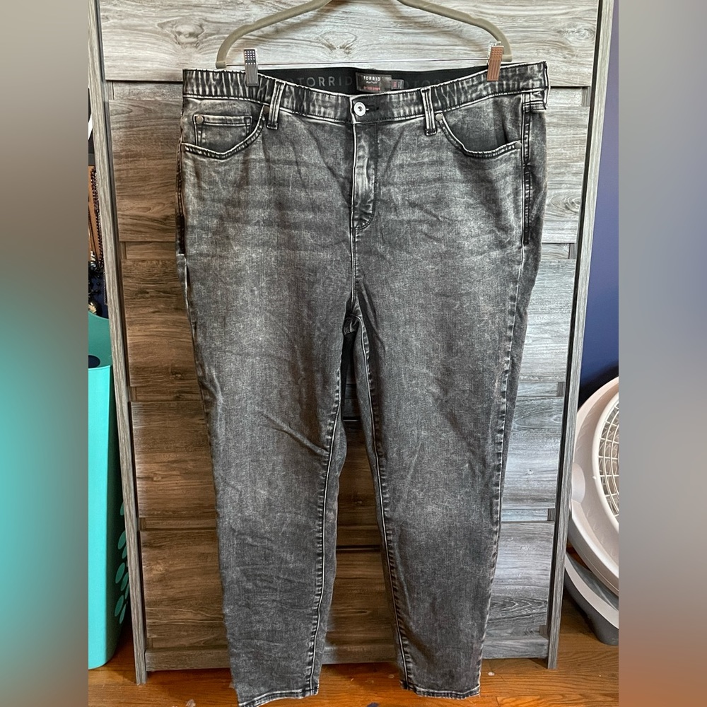 Torrid Grey Sky High Bombshell 20r denim